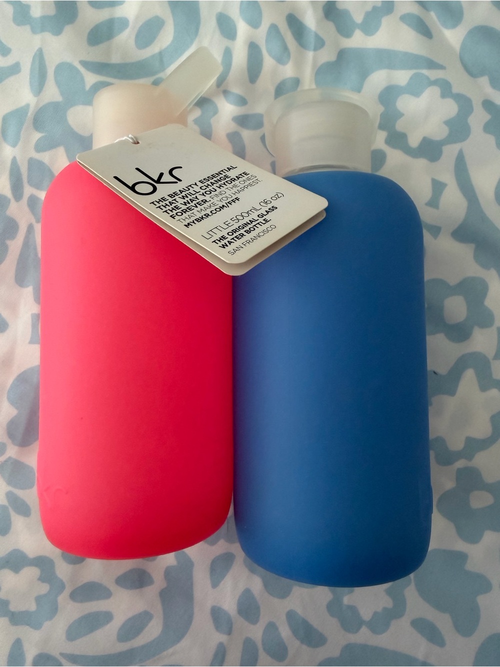Set of 2- bkr Little 500ml Rosy and Romeo Glass Water Bottle - Pink and Blue